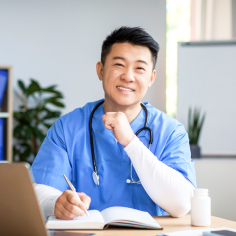 管理者、男性看護師サムネイル