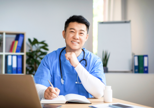 管理者、男性看護師サムネイル